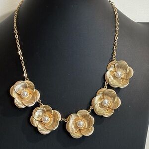 # 125 T & R jewelry flower with faux pearl necklace gold colored